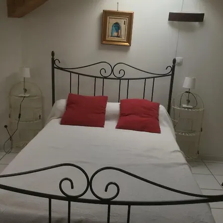 La Maison Des Voyages.