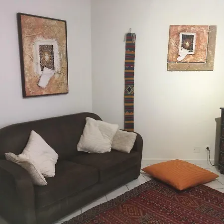 La Maison Des Voyages. *