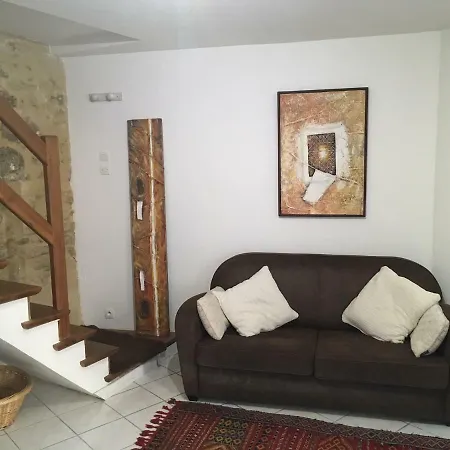 La Maison Des Voyages.