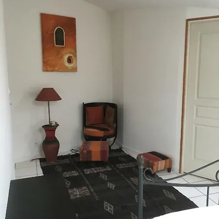 La Maison Des Voyages.